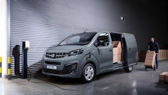 NEW VAUXHALL VIVARO-E DELIVERS ZERO EMISSIONS – AS WELL AS 1 ¼ TONNE LOADS