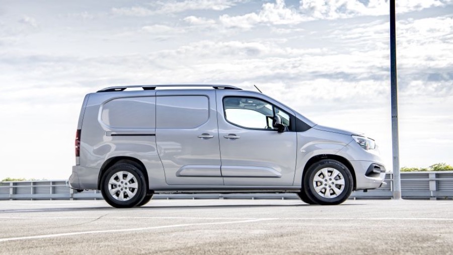 ALL-NEW VAUXHALL COMBO-E NAMED VAN OF THE YEAR BY WHAT CAR?